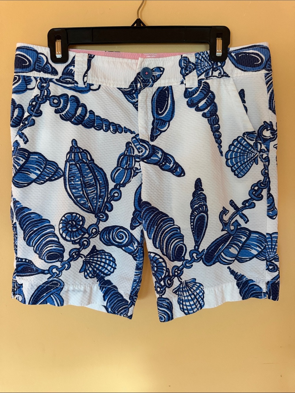Lilly Pulitzer White Bermudas “Fallin In  Love” Seashell Print Size 6